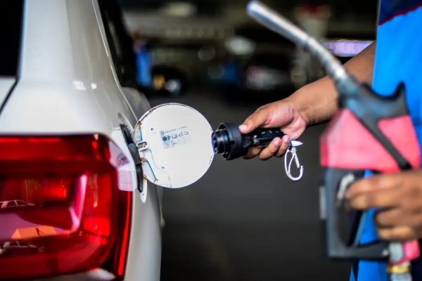 [Petrobras aumenta preço do diesel em R$ 0,38 por litro nas distribuidoras]