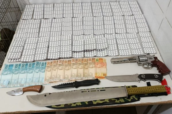 [PM prende casal com mais de 168 mil comprimidos de anfetamina e animal silvestre em Juazeiro]