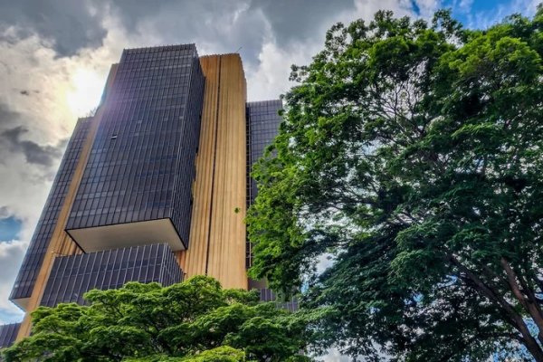 [Copom reduz Selic para 14,75% após meses de estabilidade]