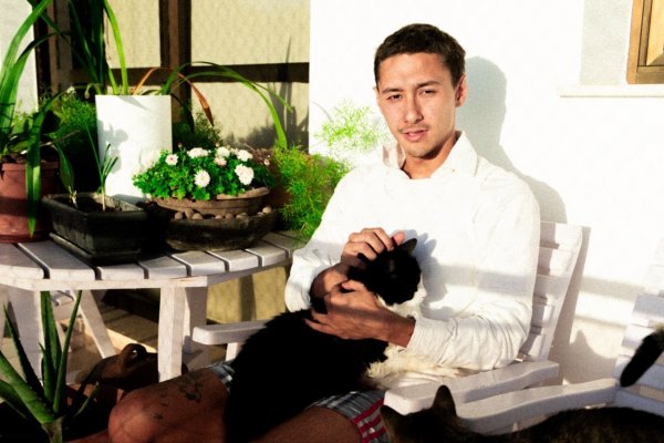 [Pedro Mizutani lança “Colchão”: ‘É muito verdadeira, por isso ressoa’! ]