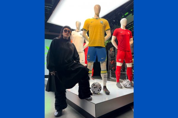 [“Confesso que a natureza das críticas me surpreendeu”, diz designer responsável pelo uniforme 1 da seleção brasileira para Copa do Mundo ]