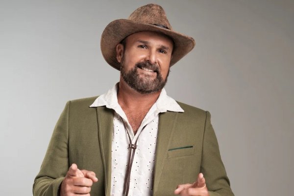 [Leo Estakazero abre temporada de ensaios juninos com show no Pelourinho e celebra 30 anos de carreira]