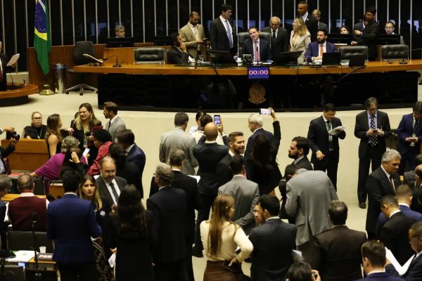 [Janela partidária leva pelo menos 85 deputados a trocar de partido para eleição]