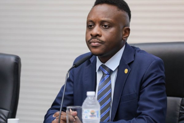 [Vídeo: Deputado do MBL anti-aborto tentou convencer namorada a abortar]