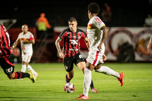 [Vitória recebe Juazeirense em duelo baiano por recuperação no Nordestão]