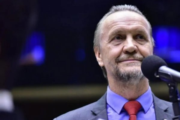 [Líder do PT na Câmara defende proibição das bets, mas admite debate sobre tributação]