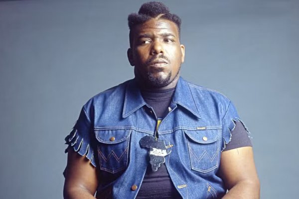 [Morre pioneiro do hip-hop, Afrika Bambaataa, aos 67 anos]