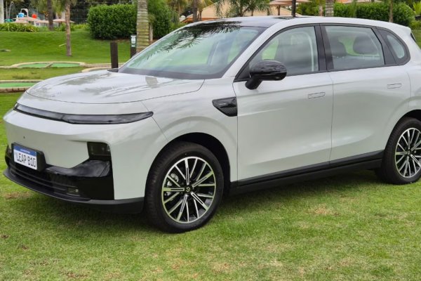 [Leapmotor B10 estreia no país com preço de T-Cross e tamanho de Jeep Compass ]