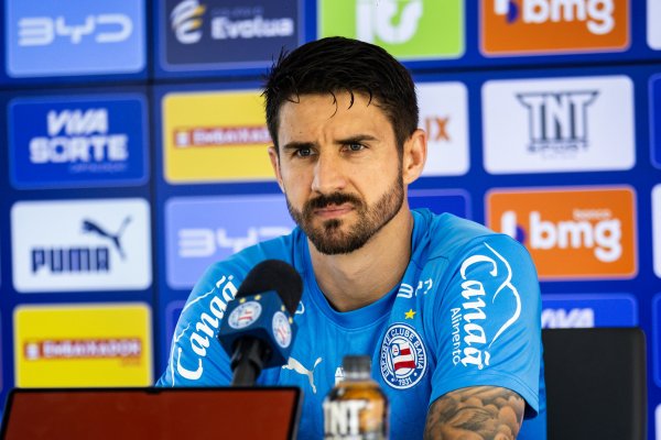 [Em alta, Everaldo prega alerta contra lanterna e pede concentração total do Bahia]