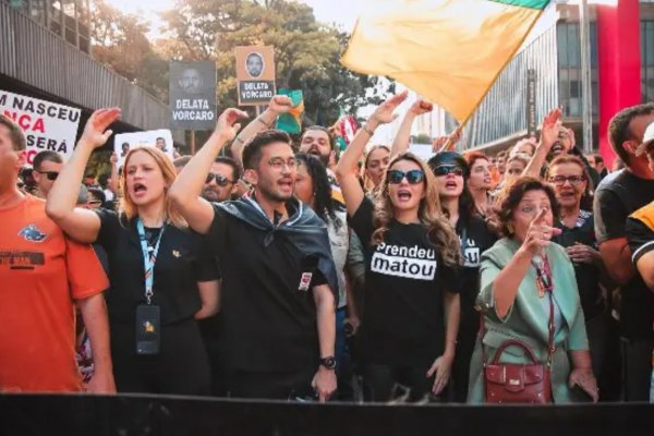 [Vídeo: Manifestação é realizada na avenida Paulista contra o Banco Master e o STF ]