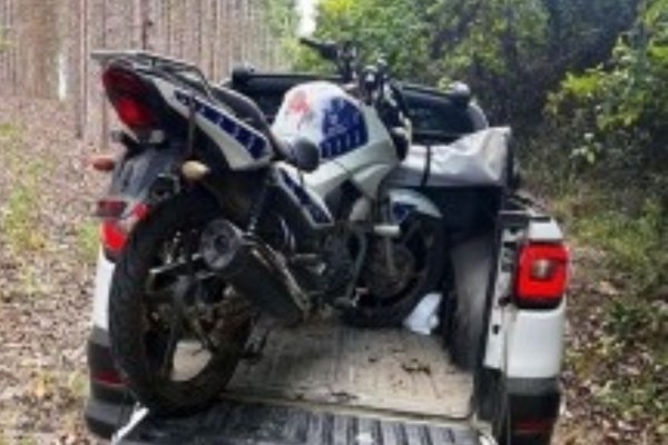 [Polícia Militar recupera motocicleta com restrição de roubo em área rural de Eunápolis]