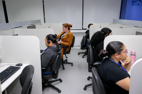 [Empresa abre 200 novas vagas para teleatendimento em Salvador]