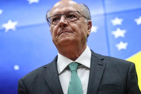 [Alckmin anuncia R$ 10 bi em crédito para máquinas agrícolas em feira do agro]