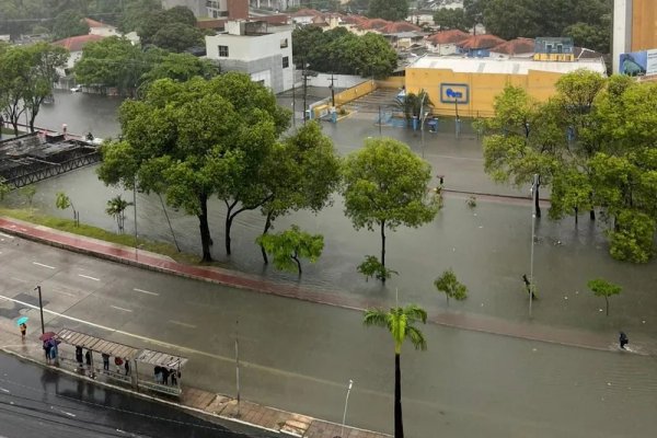 [Lula determina apoio federal para cidades atingidas por chuvas em PE]