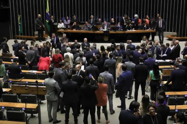 [Câmara dos Deputados propõe fim gradual da escala 6x1 até 2030; entenda]