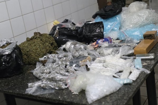 [Três homens são presos por tráfico após confronto com a PM em Alto de Coutos]
