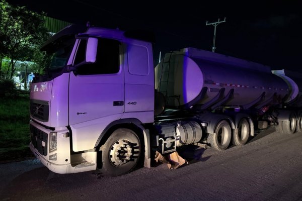 [PM recupera carreta com 45 mil litros de combustível roubado na RMS]