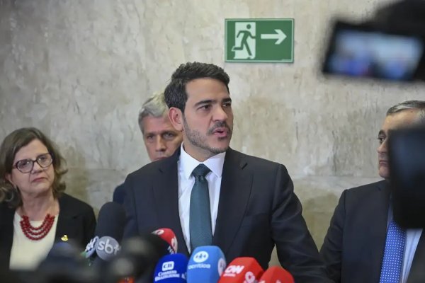 [Jorge Messias recebe apoio de ministros do STF, porém não atende ligação de Moraes]