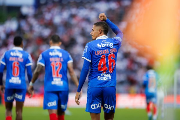 [Luciano Juba iguala marca de 2025 e assume artilharia do Bahia na Série A]