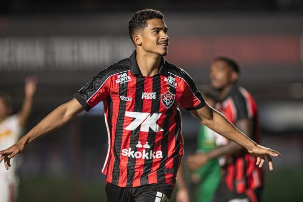 [Destaque do Vitória, Renê vive fase mais artilheira da carreira ]