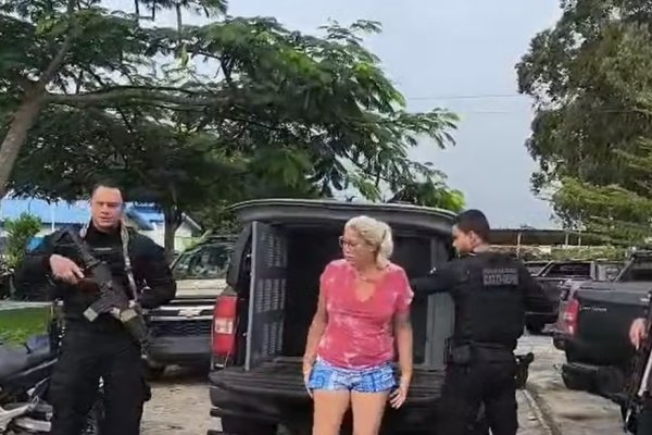 [Mulher é presa por atuar em facção criminosa pelo crime de tráfico de droga na Bahia ]