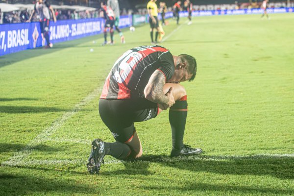 [Vitória quebra tabu contra o Ceará e avança à semifinal da Copa do Nordeste]