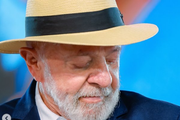 [Lula homenageia Dona Lindu no Dia das Mães: 'o maior orgulho da minha vida']