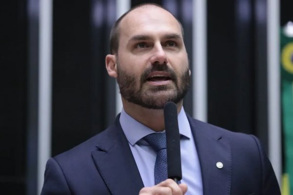 [PGR pede condenação de Eduardo Bolsonaro por coação à ministros do STF]