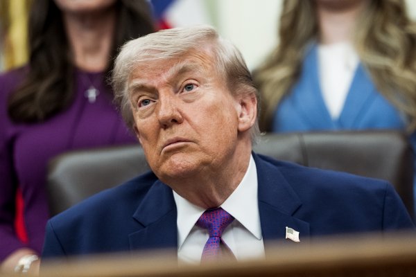 [Trump adia planos de reduzir tarifas sobre carne importada nos EUA, diz jornal]