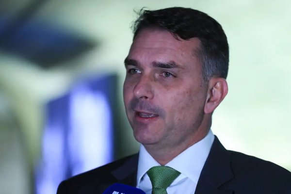 [Deputados pedem investigação sobre relação entre Vorcaro e Flávio]