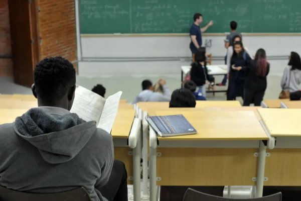 [Aluno terá que pagar R$ 720 mil por ocupação indevida de cota racial]