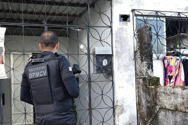 [Polícia prende mulher de 50 anos suspeita de armazenar conteúdo de pornografia infantil]