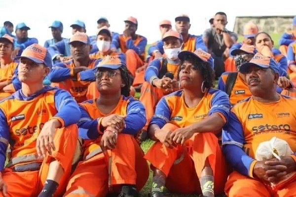[Vídeo: Garis de Salvador aderem à paralisação nacional das atividades e cobram melhores condições de trabalho]
