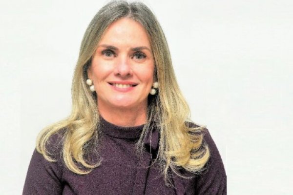 [Primeira mulher presidente da ALBA, Ivana Bastos receberá título de cidadã soteropolitana]