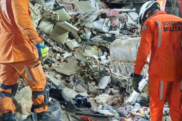 [Desabamento de prédio deixa três mortos na Baixa das Pedrinhas]