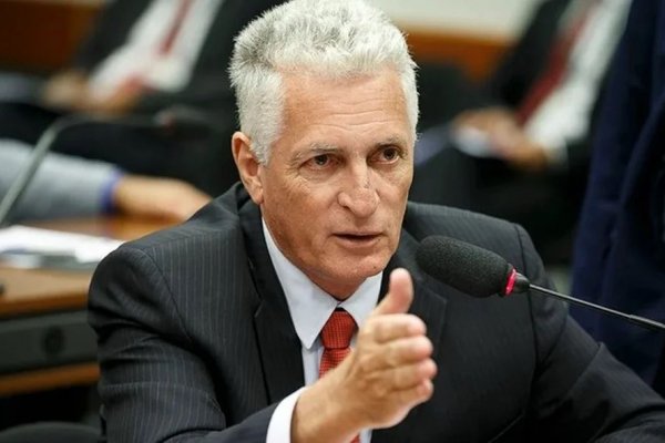 [Deputado colhe assinaturas para CPMI sobre recursos de filme ligado a Bolsonaro]