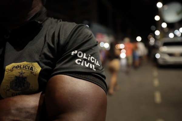 [Polícia Civil prende homem com mandado de prisão preventiva durante festejos em Teixeira de Freitas]
