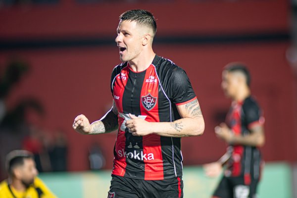 [Vitória atropela ABC de virada no Barradão e põe um pé na final da Copa do Nordeste]