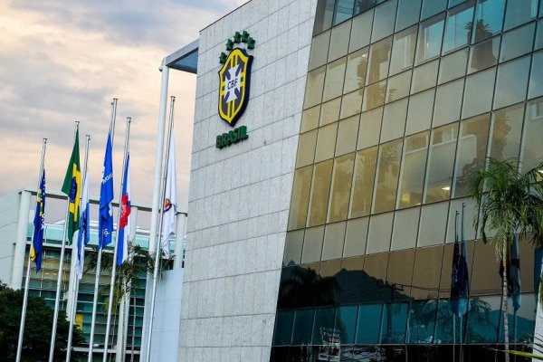 [CBF lança canal oficial no WhatsApp para aumentar contato com torcida ]