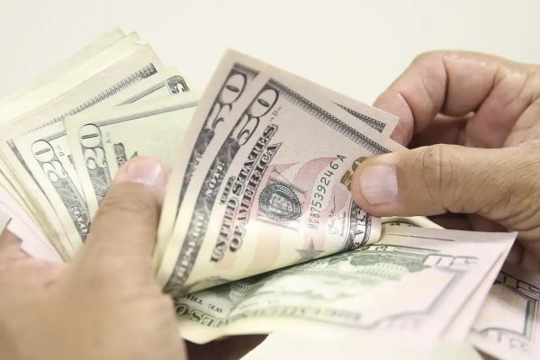 [Dólar fecha a R$ 5 e Ibovespa sobe 0,17% com expectativa de acordo entre EUA e Irã]