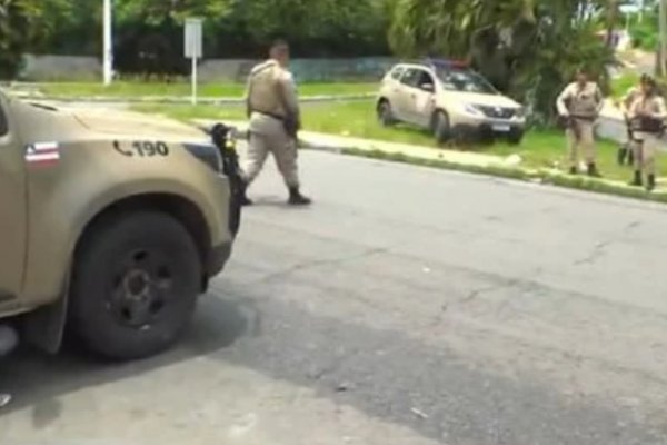 [Policiamento é reforçado em estações e terminais em Salvador após greve de rodoviários]