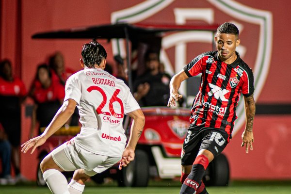 [Vitória defende força no Barradão contra Internacional embalado ]