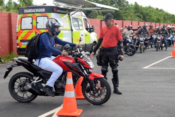 [Transalvador promove treinamento gratuito de condução para motociclistas ]