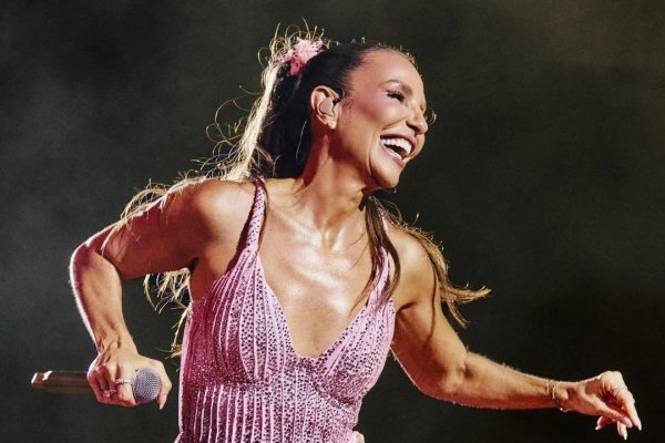 [Ivete Sangalo fará show de despedida da seleção antes da Copa]