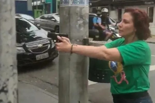 [Após negar extradição para o Brasil, Justiça da Itália manda soltar Carla Zambelli]