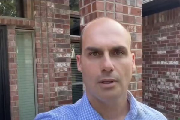 [Vídeo: Eduardo Bolsonaro diz que repórter do Intercept estaria rondando sua casa nos EUA]
