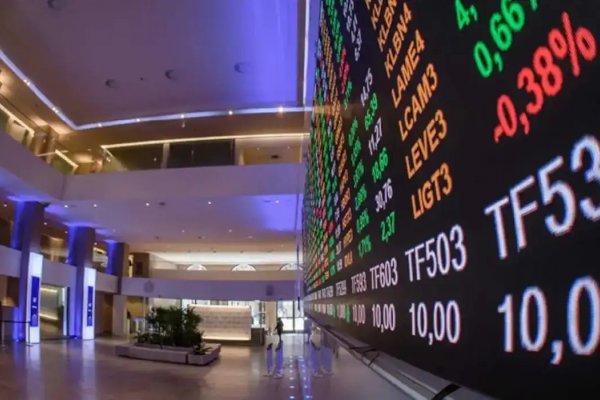 [Dólar cai a R$ 5,01 e Bolsa sobe após petróleo despencar com avanço de acordo entre EUA e Irã]