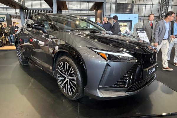 [SUV elétrico da Lexus surge em evento de aviação em SP]