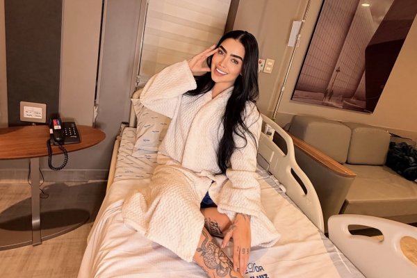 [MC Mirella exibe novo corpo após cinco cirurgias e procedimento ganha força entre mães que querem recuperar contorno corporal! ]