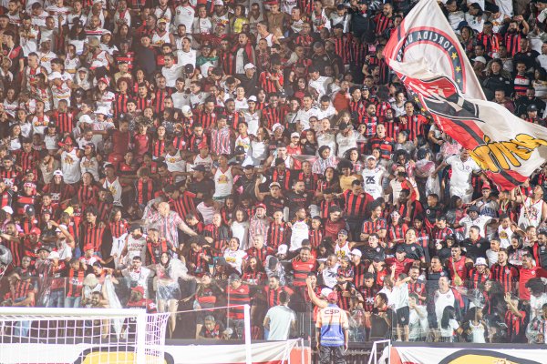 [Vitória alcança marca de 50 mil sócios]